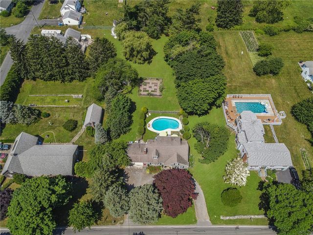 569 Turner Road, Middletown, RI 02842