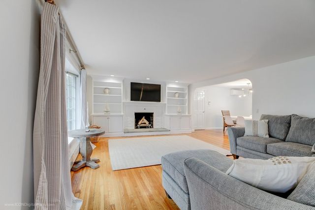 569 Turner Road, Middletown, RI 02842