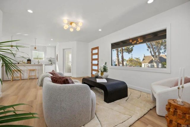 426 S Nevada Street, Oceanside, CA 92054