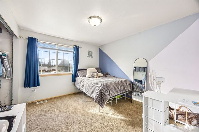 7503 Village Dr, Sumner, WA 98390