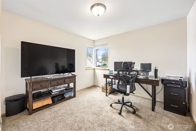 7503 Village Dr, Sumner, WA 98390