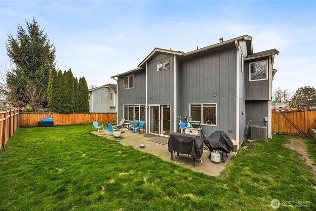 7503 Village Dr, Sumner, WA 98390