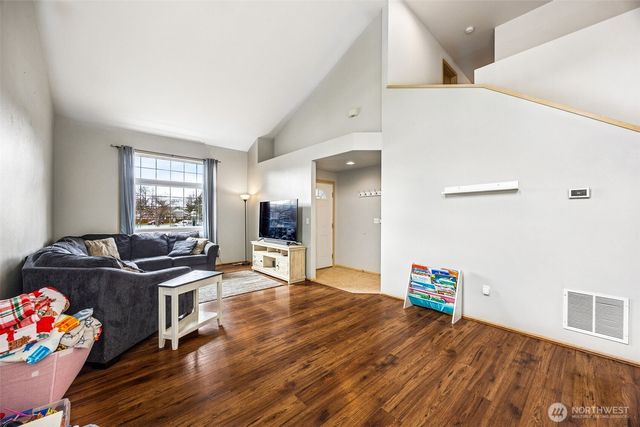 7503 Village Dr, Sumner, WA 98390