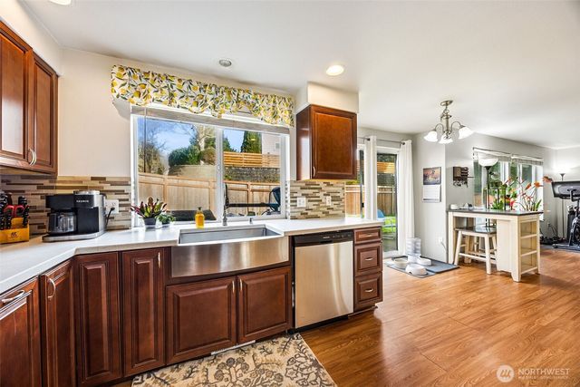 7503 Village Dr, Sumner, WA 98390