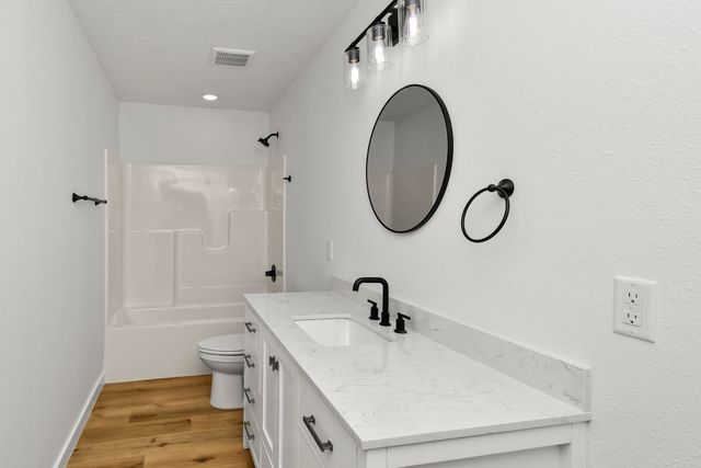 484 Greenbrier Dr Lot 39, Hollister, MO 65672