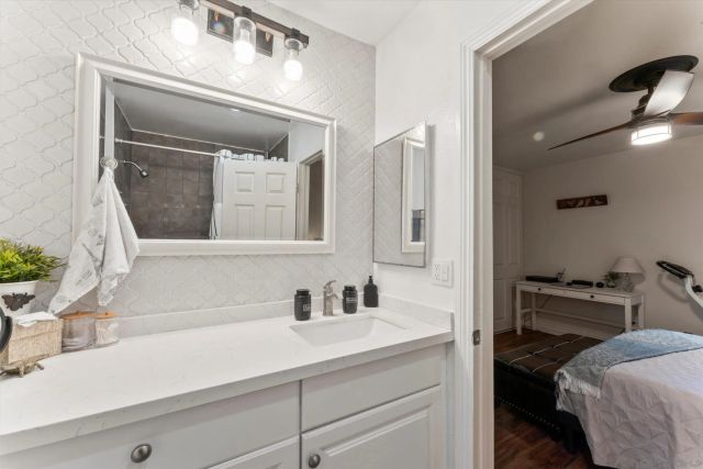 5483 Adobe Falls Rd. 7, San Diego, CA 92120