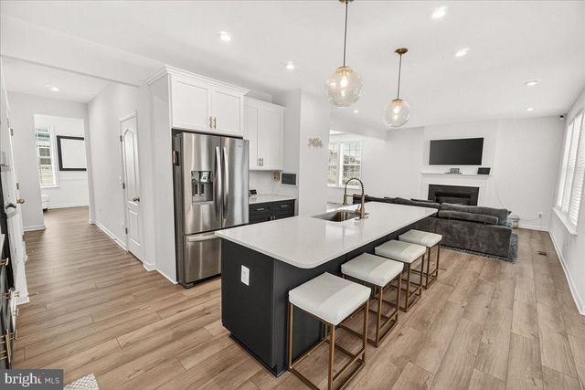 227 HOLLY SPRINGS DR, Charles Town, WV 25414