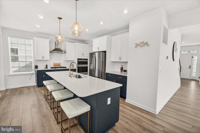 227 HOLLY SPRINGS DR, Charles Town, WV 25414