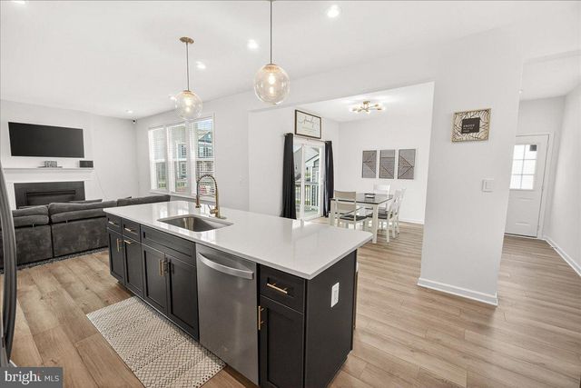 227 HOLLY SPRINGS DR, Charles Town, WV 25414