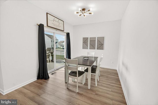 227 HOLLY SPRINGS DR, Charles Town, WV 25414