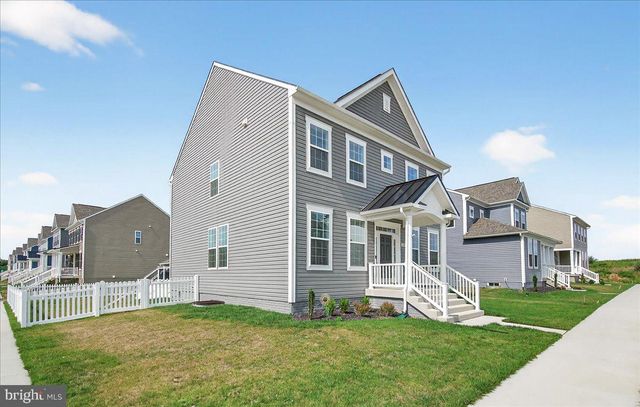 227 HOLLY SPRINGS DR, Charles Town, WV 25414