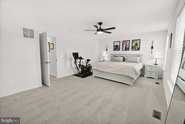 227 HOLLY SPRINGS DR, Charles Town, WV 25414