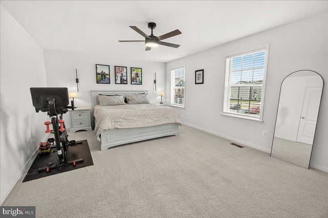 227 HOLLY SPRINGS DR, Charles Town, WV 25414