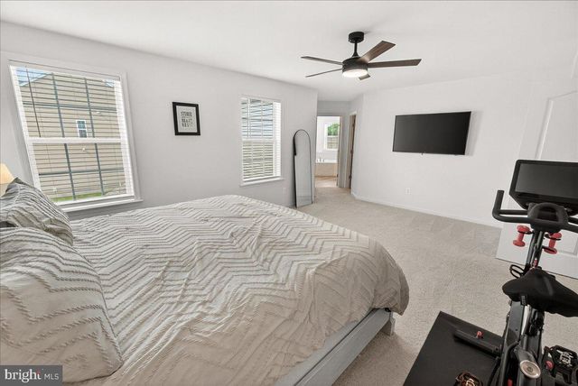 227 HOLLY SPRINGS DR, Charles Town, WV 25414