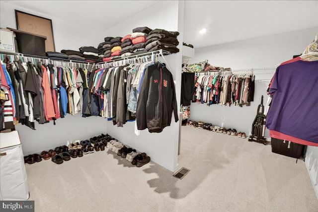 227 HOLLY SPRINGS DR, Charles Town, WV 25414