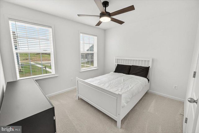 227 HOLLY SPRINGS DR, Charles Town, WV 25414