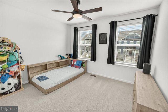 227 HOLLY SPRINGS DR, Charles Town, WV 25414