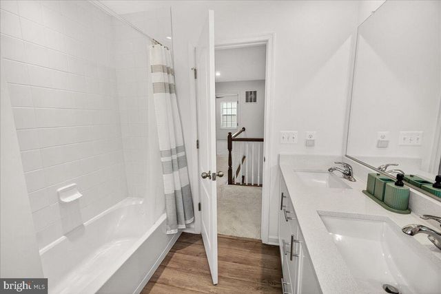 227 HOLLY SPRINGS DR, Charles Town, WV 25414