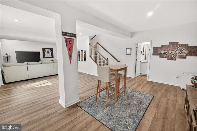 227 HOLLY SPRINGS DR, Charles Town, WV 25414