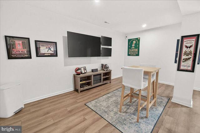 227 HOLLY SPRINGS DR, Charles Town, WV 25414