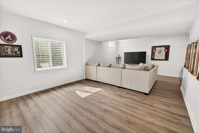 227 HOLLY SPRINGS DR, Charles Town, WV 25414