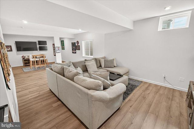 227 HOLLY SPRINGS DR, Charles Town, WV 25414