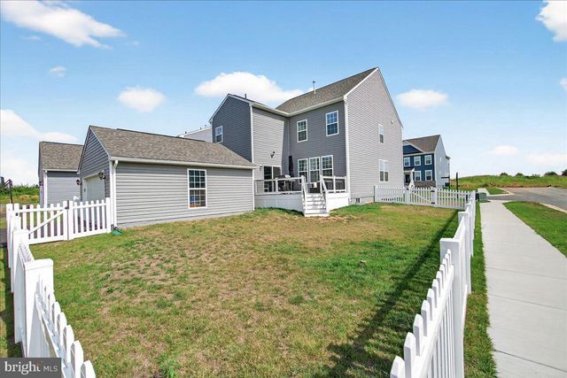 227 HOLLY SPRINGS DR, Charles Town, WV 25414