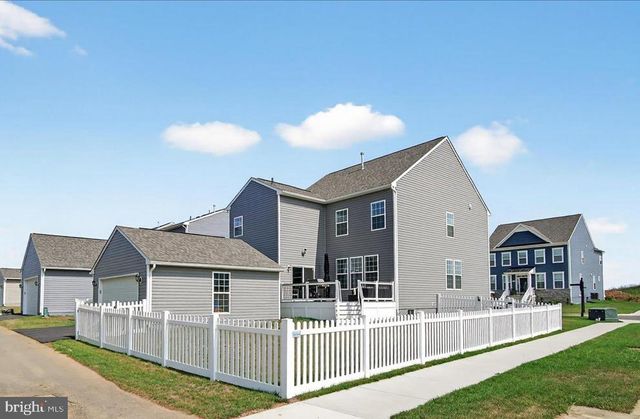 227 HOLLY SPRINGS DR, Charles Town, WV 25414