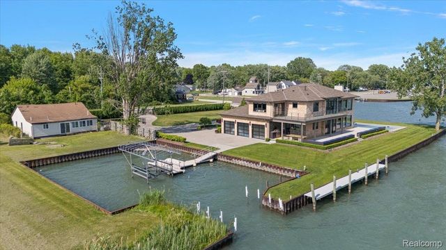 8349 Dixie Highway, Ira Township, MI 48023