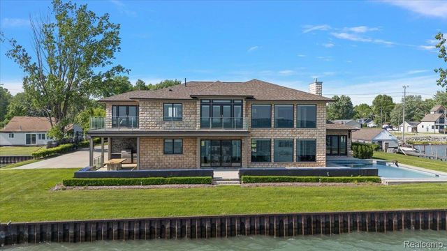 8349 Dixie Highway, Ira Township, MI 48023