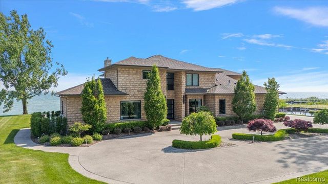 8349 Dixie Highway, Ira Township, MI 48023