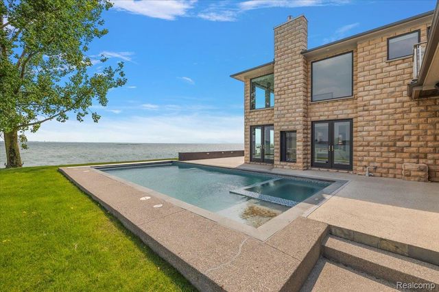 8349 Dixie Highway, Ira Township, MI 48023