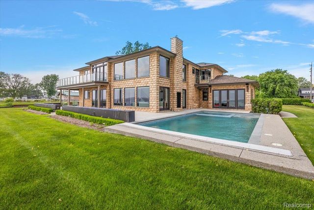 8349 Dixie Highway, Ira Township, MI 48023