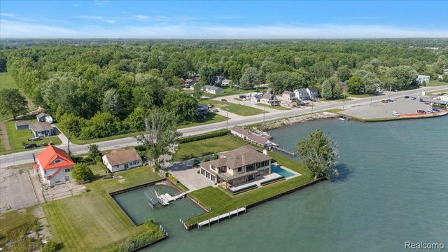 8349 Dixie Highway, Ira Township, MI 48023