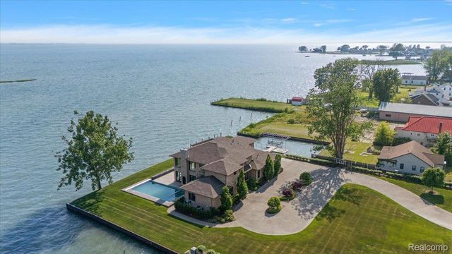 8349 Dixie Highway, Ira Township, MI 48023