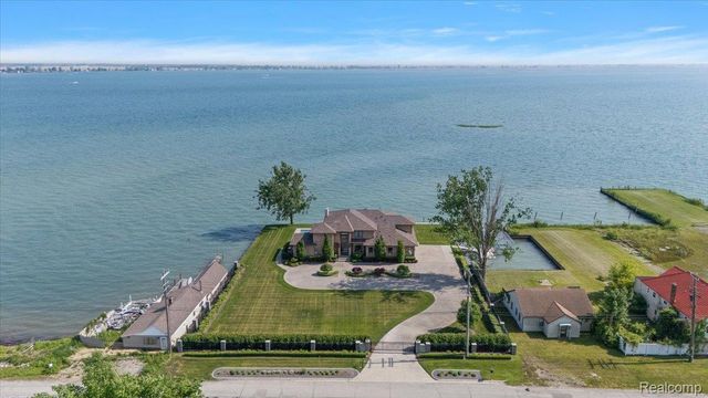 8349 Dixie Highway, Ira Township, MI 48023