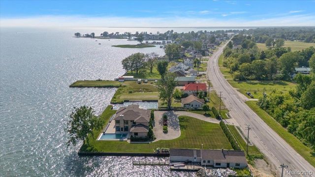 8349 Dixie Highway, Ira Township, MI 48023