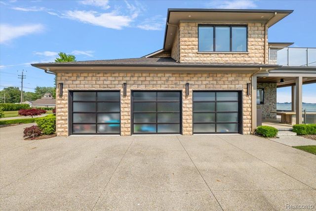 8349 Dixie Highway, Ira Township, MI 48023