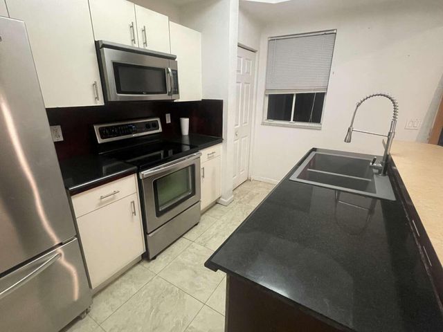 2944 Hidden Hills Road 1604, West Palm Beach, FL 33411