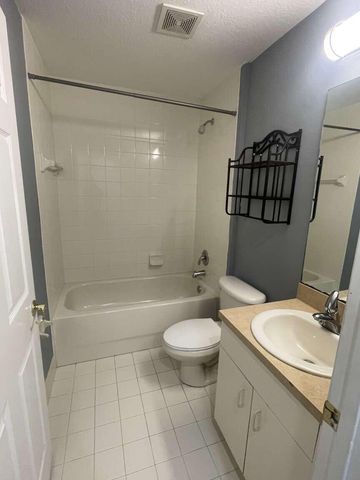 2944 Hidden Hills Road 1604, West Palm Beach, FL 33411