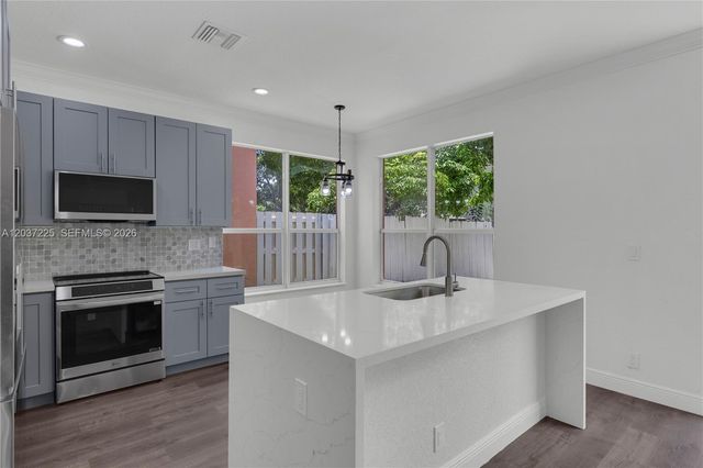 4331 Lake Tahoe Cir, West Palm Beach, FL 33409