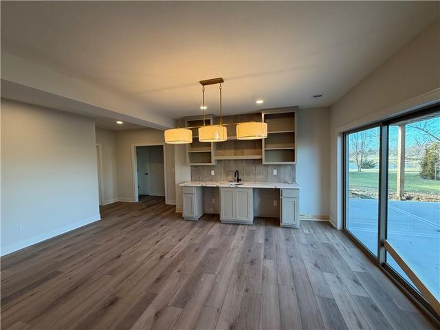 802 Savannah Court, Greenwood, MO 64034