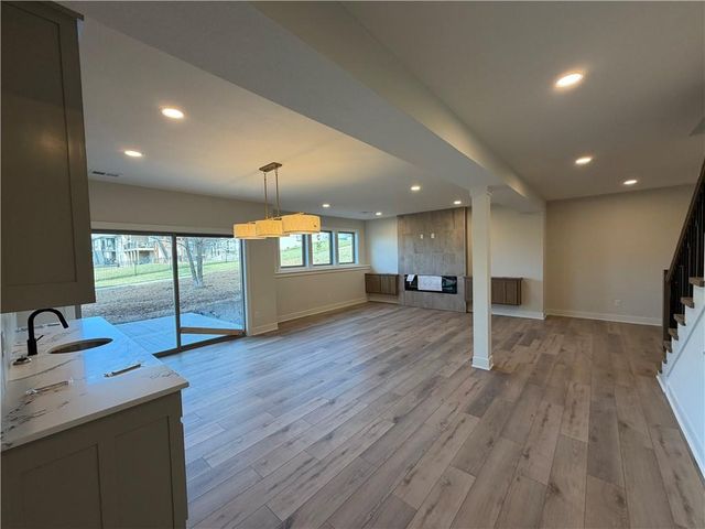 802 Savannah Court, Greenwood, MO 64034