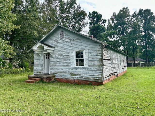 213 W Burkhead Street, Whiteville, NC 28472