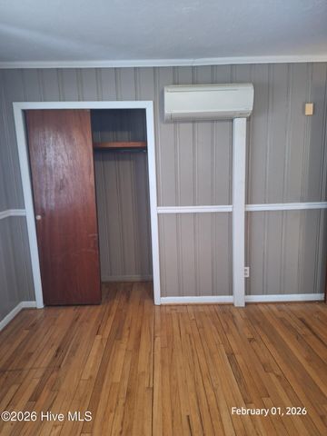 213 W Burkhead Street, Whiteville, NC 28472