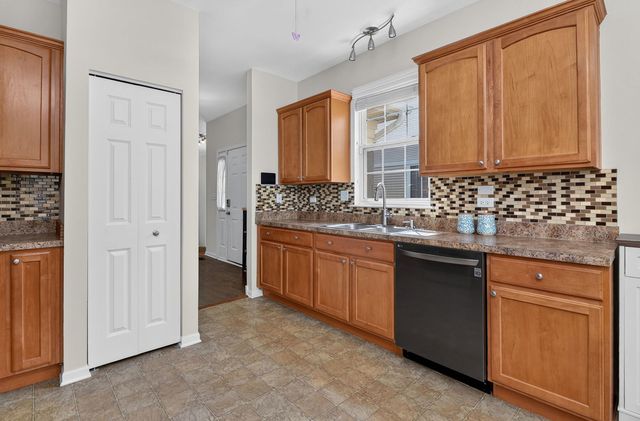 8218 Tremont Lane, Joliet, IL 60431