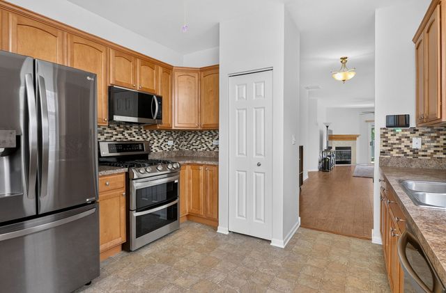 8218 Tremont Lane, Joliet, IL 60431