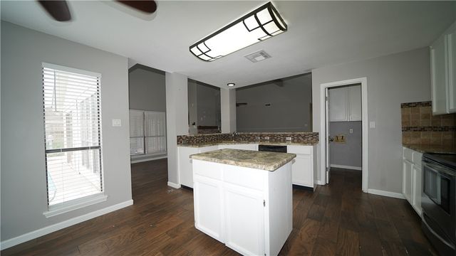 3537 S Washam Dr, Corpus Christi, TX 78414