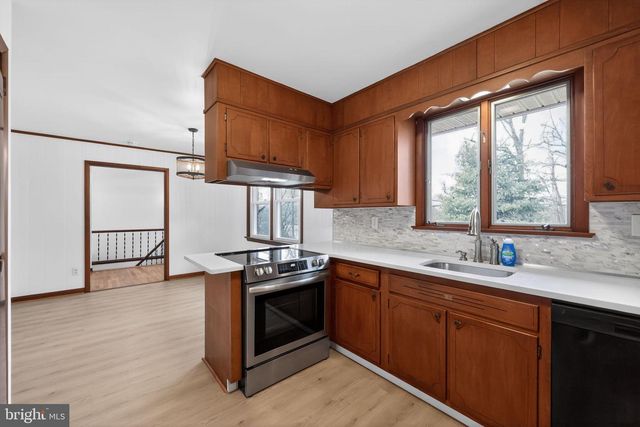 54 HANNUM DR, Coatesville, PA 19320