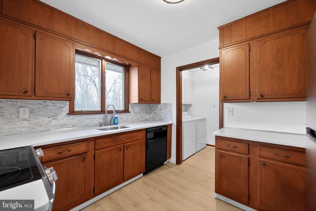 54 HANNUM DR, Coatesville, PA 19320